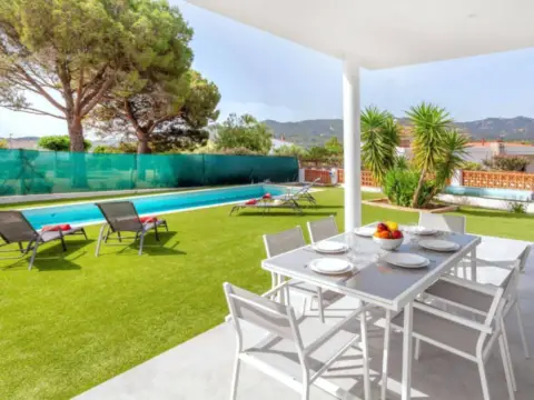 Casa adosada en Carrer de Pep Ventura, 8