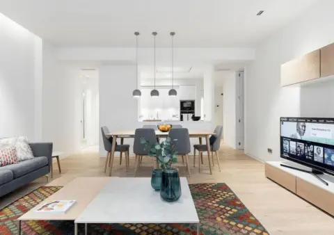 Apartamento en calle Antonio Gaudi, 6