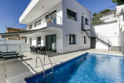 Casa adosada en Carrer de la Pedrera, 1