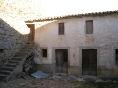 Nave industrial en calle de Abajo, 3