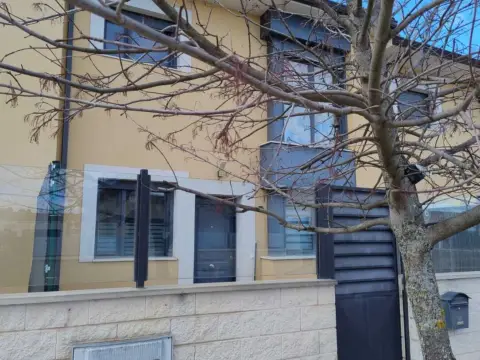 Casa adosada en calle Rio Duero, 76