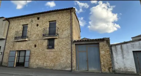 Casa rústica en calle Presa, 2