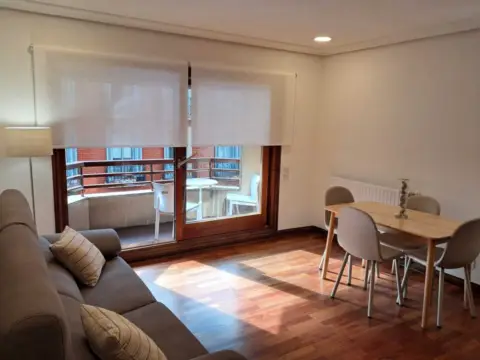 Piso en Paseo de los Fueros, 5