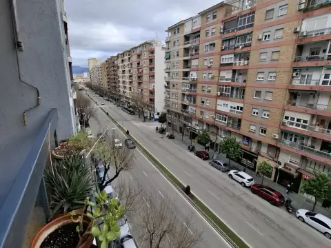 Piso en Avenida de Andalucía, 28