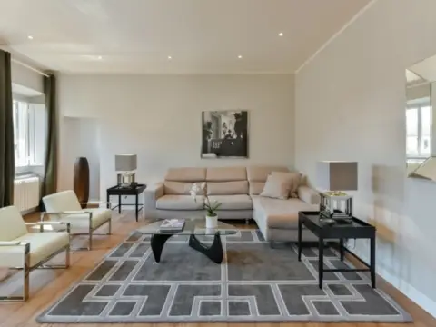 Piso en Avenida de José Laguillo, 24