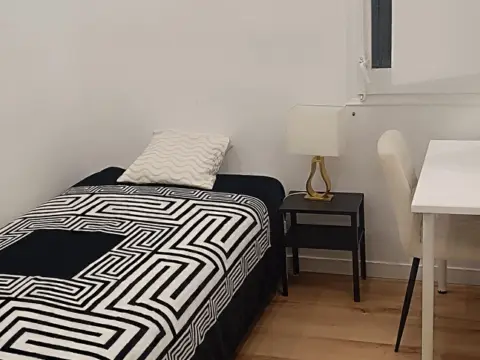 Habitación en Rambla de Prim, 51