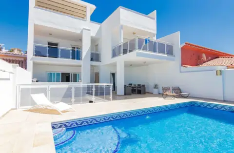 Chalet adosado en calle Tizona, 4