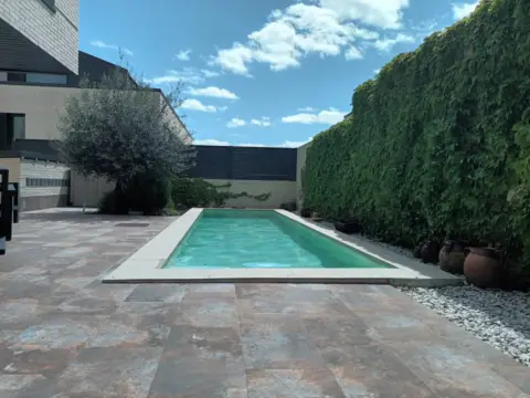 Chalet pareado en calle Virgen del Rosario, 1