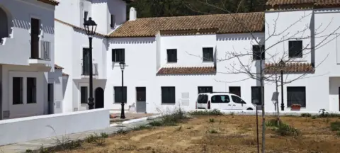 Chalet adosado en Hu-8105,  1