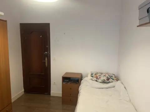 Habitación en calle de la Salve, 13