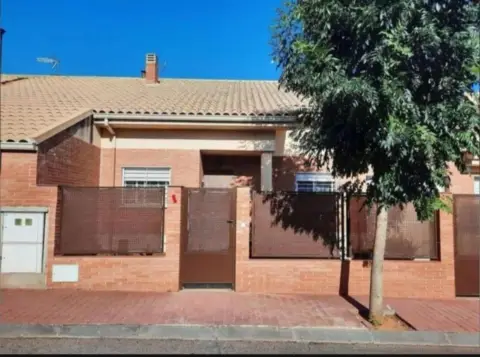 Casa pareada en calle Muralla, 3