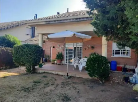 Casa pareada en calle Muralla, 3