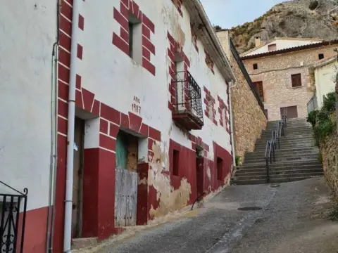 Casa unifamiliar en calle de Bajera, 32