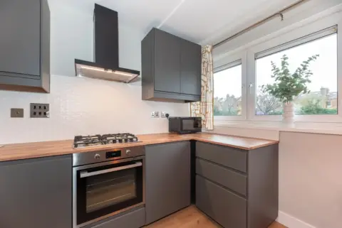 Casa unifamiliar en calle Diana, 11