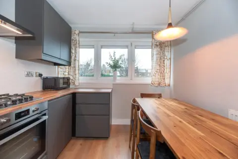 Casa unifamiliar en calle Diana, 11