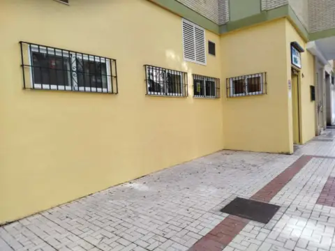Local comercial en calle del Río Rocío, 2