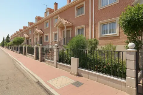 Chalet adosado en Avenida de Colón, 78