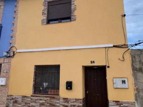 Casa adosada en calle Amorós, 24