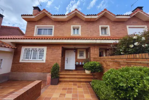 Chalet adosado en calle de Madeira, 9