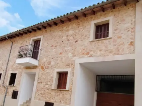 Casa adosada en Avinguda de Francesca Homar i Pascual, 8