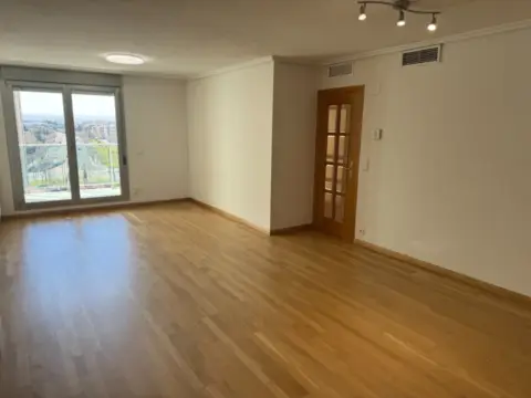 Piso en Avenida del Alcalde Gómez Laguna, 43