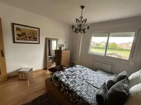 Chalet pareado en Avenida Calderón de la Barca, 1