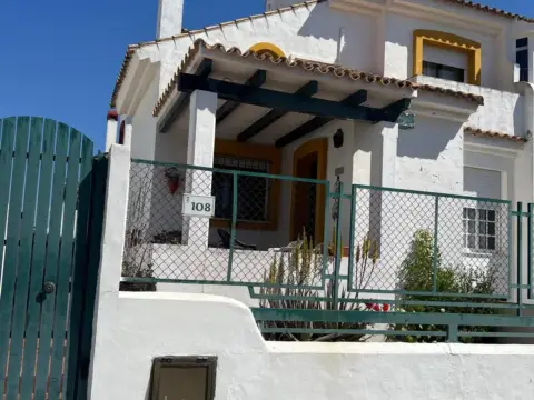 Chalet pareado en Avenida de los Príncipes de España, 108