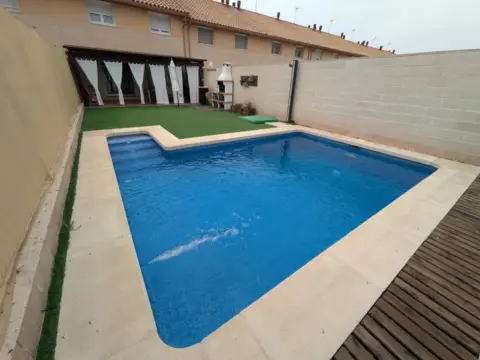 Chalet adosado en calle Ruben Dario, 15