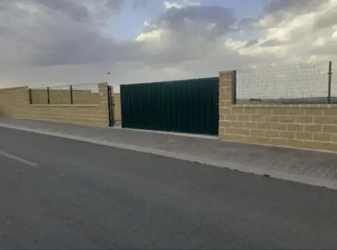 Terreno en Urbanización Cuatro Calzadas, 43
