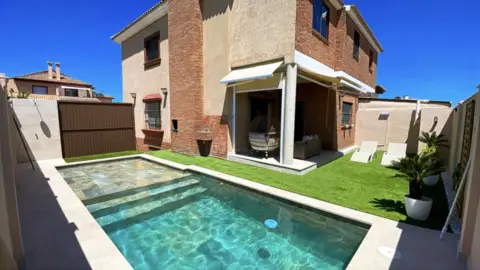 Semi-detached house on Calle de Lavanda, 60