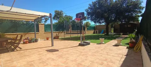 Chalet adosado en Avenida Marco Antonio, 26