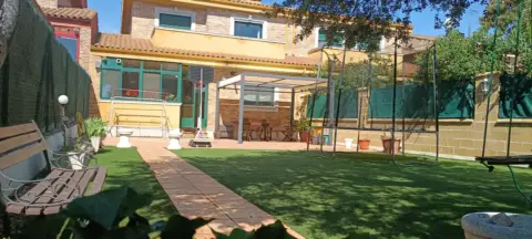 Chalet adosado en Avenida Marco Antonio, 26