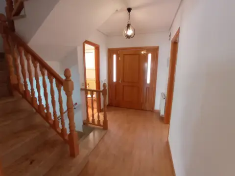 Chalet pareado en Avenida de los Arces, 8
