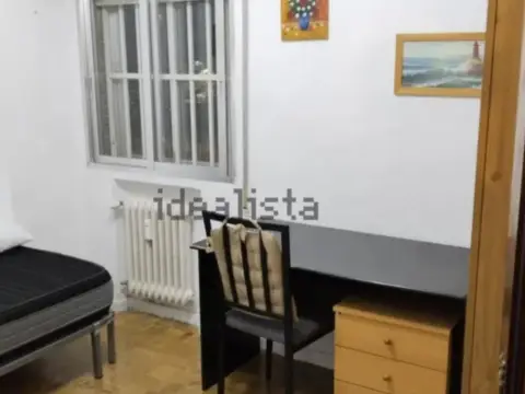 Habitación en calle Pintor Murillo, 28