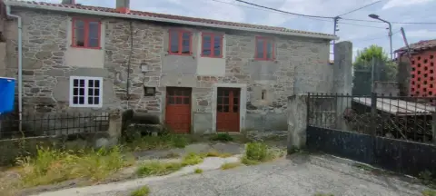 Casa rústica en calle Paredes, 3