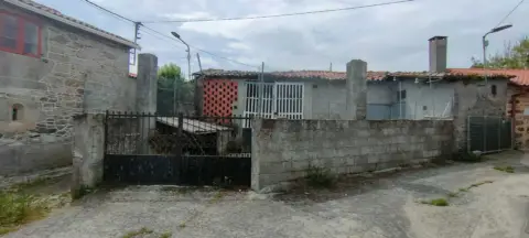 Casa rústica en calle Paredes,  3