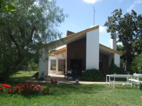 Chalet rústico en Camino de los Palacios, 16