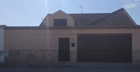 Chalet adosado en calle Goya, 6