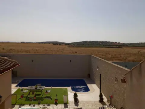 Chalet adosado en calle Goya, 6