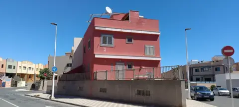 Chalet pareado en calle Salema, 1