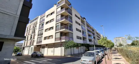 Local comercial en Avenida de Don Juan de Borbón, 68
