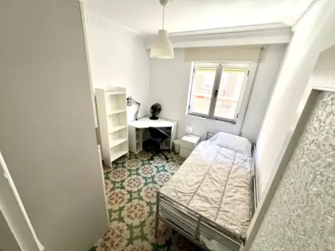 Piso en calle de Emiliano Bernabé, 11