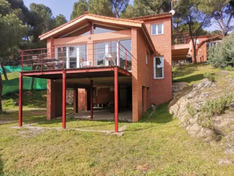 Chalet unifamiliar en Avenida de los Pinos, 14