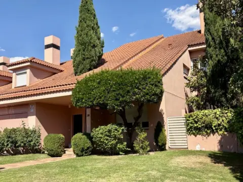 Chalet pareado en Avenida de Torrelodones, 1