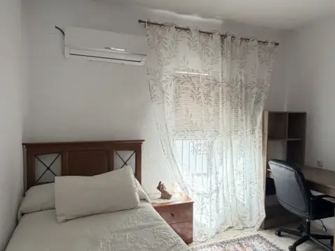 Chalet adosado en calle Santa Herminia, 30