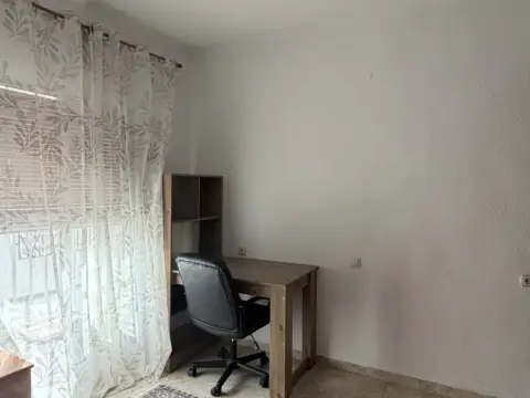 Chalet adosado en calle Santa Herminia, 30