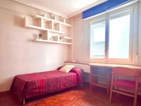 Piso en calle de Esquíroz, 26