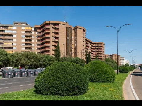 Piso en Avenida de Cesáreo Alierta, 42