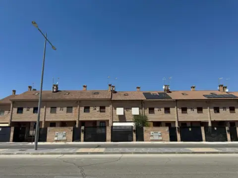 Casa adosada en calle del Pino Marítimo, 5