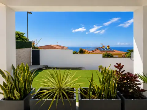 Chalet adosado en Urbanización la Primavera, 162